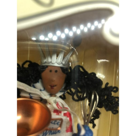 Hallmark Christmas ornament Queen of cuisine, 2004, New In Box - Picture 5 of 7